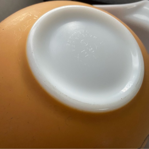 Pyrex Old Orchard Nesting Mixing Bowls - Picture 9 of 9